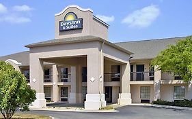 Days Inn & Suites By Wyndham Fort Valley